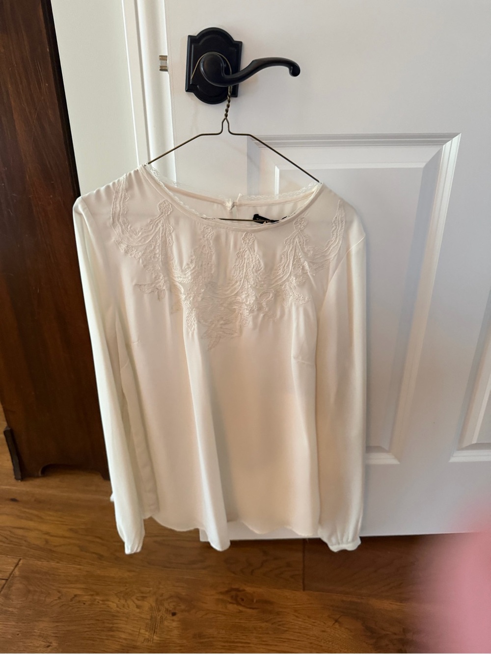 White House Black Market Cream Embroidered Long-Sleeve Blouse